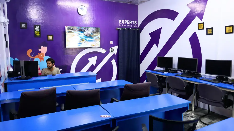 Experts Online Training Hub Chowk Sarwar Shaheed 2