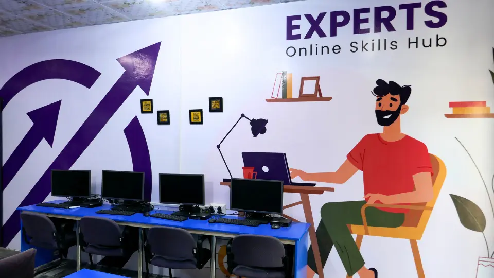 Experts Online Training Hub Chowk Sarwar Shaheed 5